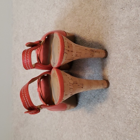 Nine West cork heels. Size 7 - Picture 2 of 5